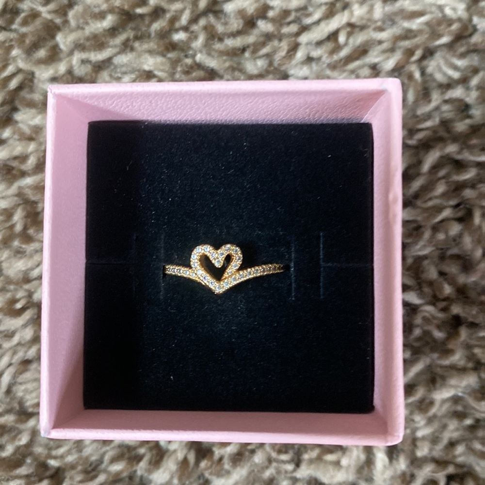 Gold heart pandora ring